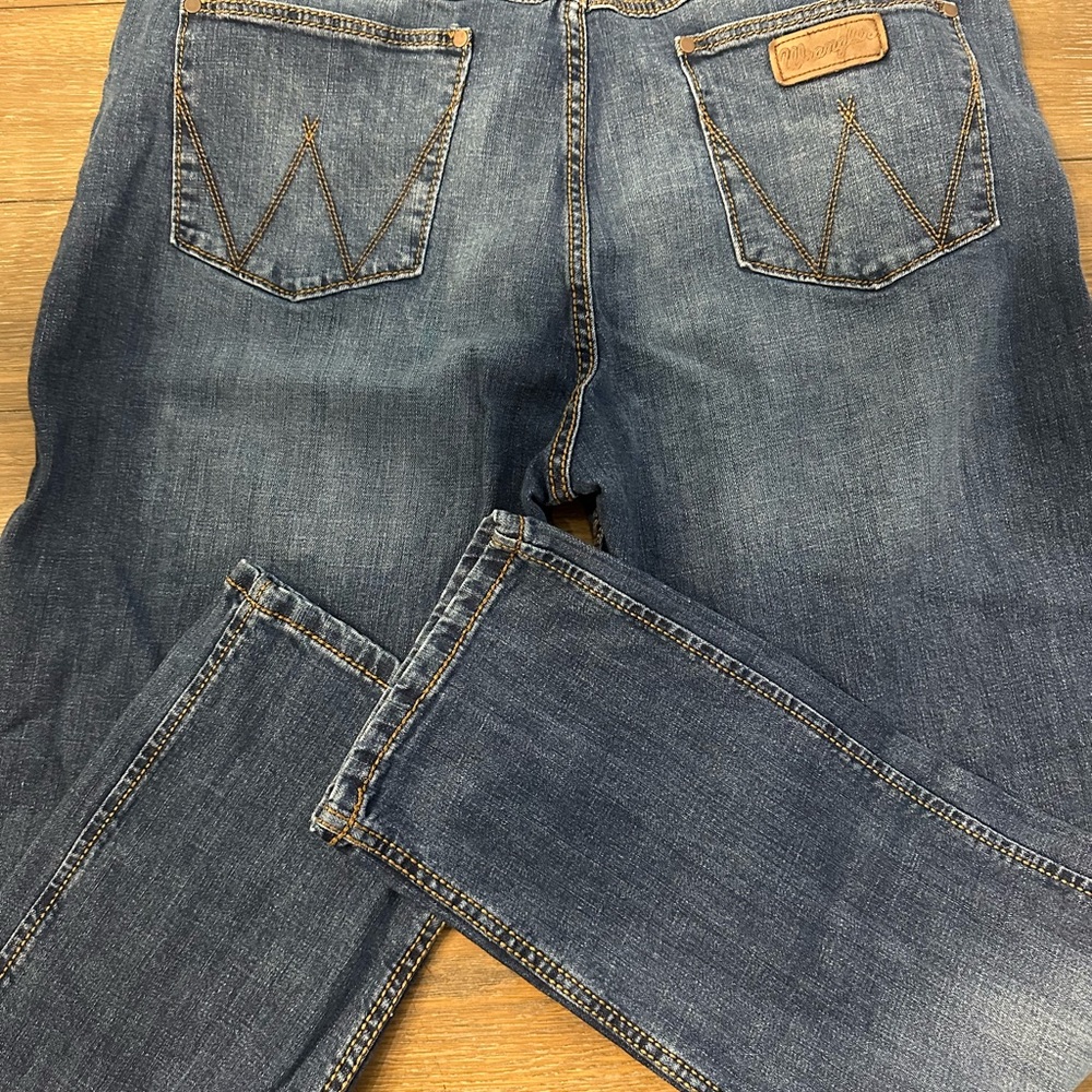 Wrangler Retros Slim/Straight Size 42x32 Gently Worn - Picture 3 of 5